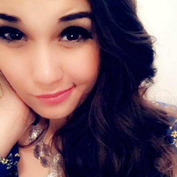 Meet your Posher, Cassandra - Picture 1 of 1